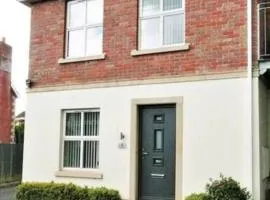 Snug House - Dromore Village - Lagan River View