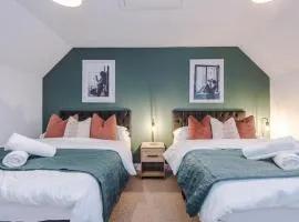 Beautiful Stoke Home Sleeps 10 by PureStay Short Lets