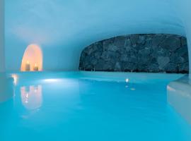 Blue Cave Oasis with Underground Jacuzzi, hotel en Megalokori