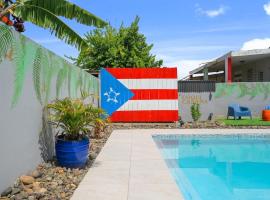 walk to beach or swim in the pool, 4 bedrooms home, hotel en Humacao