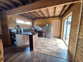 Cabaña Los Chilcos - Neltume - Huilo Huilo, khách sạn ở Neltume