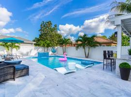 Lux Backyard/Heated Pool/Everglades/Speedway/Keys!, budgethotell i Miami