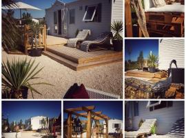 Mobil home, jacuzzi, vélos, barbecue et mer et plage à 300m、イエールのホテル
