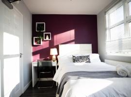 Dunstable Rd Modern Ensuites by Pioneer Living, guest house in Luton