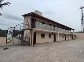 Pousada paraíso Ap próximo ao centro da praia de baixo