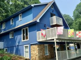 Lil Black Bear Inn, khách sạn có bồn tắm nóng ở Nashville