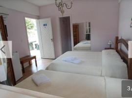 "Cantinho das serenatas" em suítes e flats com cozinha e churrasqueira, hotel v mestu Conservatória