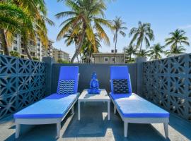 Sunshine shores boutique apartments, hotel with parking in Palm Beach Shores