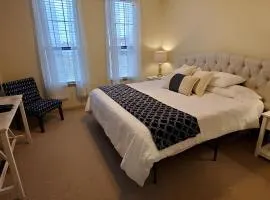 Old Fort Loft King & Queen suites nearest accomodation to Marshals Museum power your EV for free!