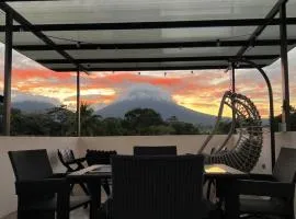 Rooftop and stunning Arenal Volcano views 3 minutes from La Fortuna