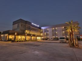 โรงแรม เดอะโมเดล การ์เด้น, parkol&oacute;val rendelkező hotel Jaszothonban