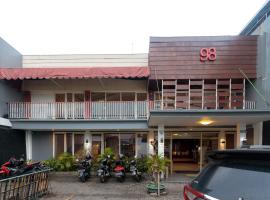 RedDoorz At Kutisari Surabaya, hotel sa Tenggilis Mejoyo, Surabaya