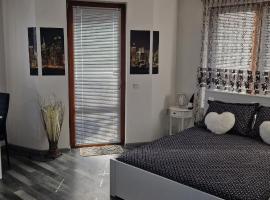 Black and White Apartment, apartment in Karlovo