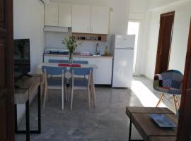 Cozy Rodas House 1: Skála şehrinde bir kendin pişir kendin ye tesisi