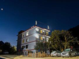 Hotel Sangla Mansion, hotel em Sāngla