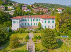 Viesnīca Luxury Apartments in Villa Cardinal Ciceri by Rent All Como pilsētā San Fermo della Battaglia