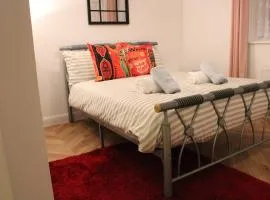 Apartment - Sleeps 2 - Parking - Station Close