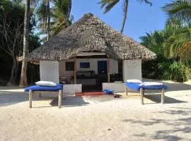 PRIVATE BEACH BUNGALOW ZERO MINUTE to beach Matemwe
