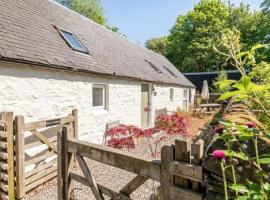 Barn Cottage 2 bedroom with gorgeous views, holiday home in Dunblane