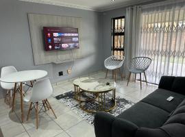 Beautiful 2 bedroom apartment In Richard's bay, hotel in Richards Bay