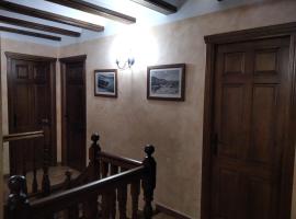 Casa la Cisterna, vacation home in Pina de Montalgrao