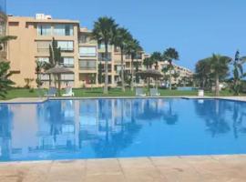 Superbe appartement en résidence avec piscine, hotel i Sidi el Haj Bou Derbala