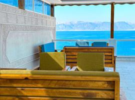 Vista Haql Hotel，Al Humaizah的附設泳池的飯店