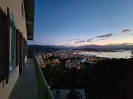 VILLA BELVEDERE D'AJACCIO, VILLA ENTIERE VUE MER POUR 2 à 10 VOYAGEURS