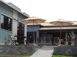 Espaço Dunei - Casa inteira com piscina, ваканционна къща в Катас Алтас