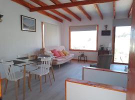 Linda cabaña interior con piscina y entrada independiente en concon, holiday home in Concón