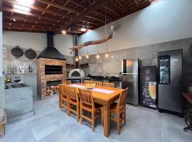 Casa na praia com churrasqueira - Bal. Camboriú, hotel in Balneário Camboriú