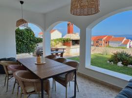 Apartments Mikulić، فندق في بول