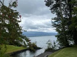 2 Cabañas y Quincho con Orilla a Lago Privado, Ensenada Camino Cascadas