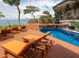 Issimo Suites (Adults Only), hotel cerca de Playa Biesanz, Manuel Antonio