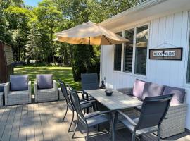 Poppy's Hampton House:Large Yard,Beach,Newly Renovated, hotel v destinácii Hampton Bays