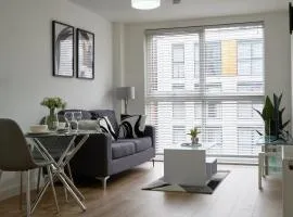 Luxurious Central Apartment - Smart TV - Fast WIFI - Near Utilitia Arena