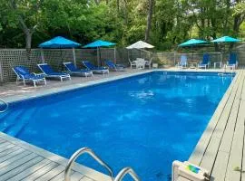 Southampton Retreat: Heated Pool, Hot Tub, Near Beach