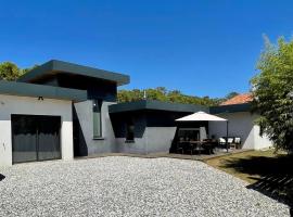 Villa moderne avec jacuzzi, au pied de la plage, holiday home in Labenne