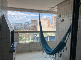 Apto com Churrasqueira, hotell i Praia Grande