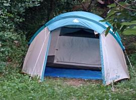 Kamp Seosko domaćinstvo Radman - Šator arpenaz 4, glamping site in Herceg-Novi