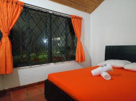 Ecolodge La Herradura，瓜維亞雷河畔聖何塞的有停車位的飯店