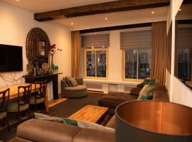 Red light district B & B canal view: Amsterdam'da bir otel