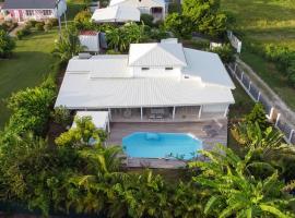 Villa Monica, maison idéale avec enfants: Saint-François şehrinde bir havuzlu otel