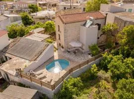 Antama Living, Luxe Stonehouse with Pool & BBQ