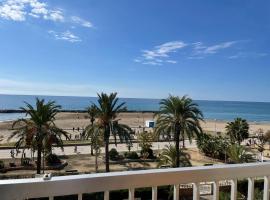 Primera línea de playa con preciosas vistas al mar, hotel v destinaci Cunit