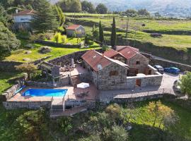 Casa Del Ingles - Luxury Private Village & Pool in Rural Valley, hotel i Pontevedra