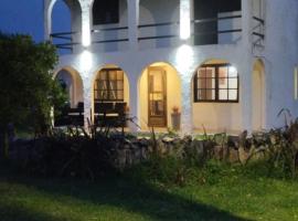 Hermosa casa para alquilar en Aguas Dulces, хотел в Агуас Дулсес