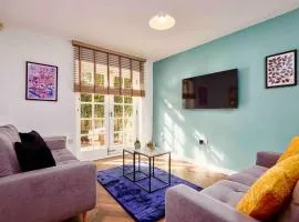 Sleeps 6 - Corporate & Family Stays - FREE Parking & WiFi