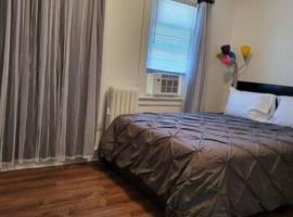 PINE Private Room A Free Parking/Travel Nurses/NYC, hotel with parking in Newark