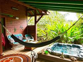 Mini-Séjour pour 2 -Spa privé - Kaz créole Jade Deshaies，位于德赛的Spa酒店